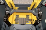 Dual-hand and joystick controls not available on models 3640E and 4240E